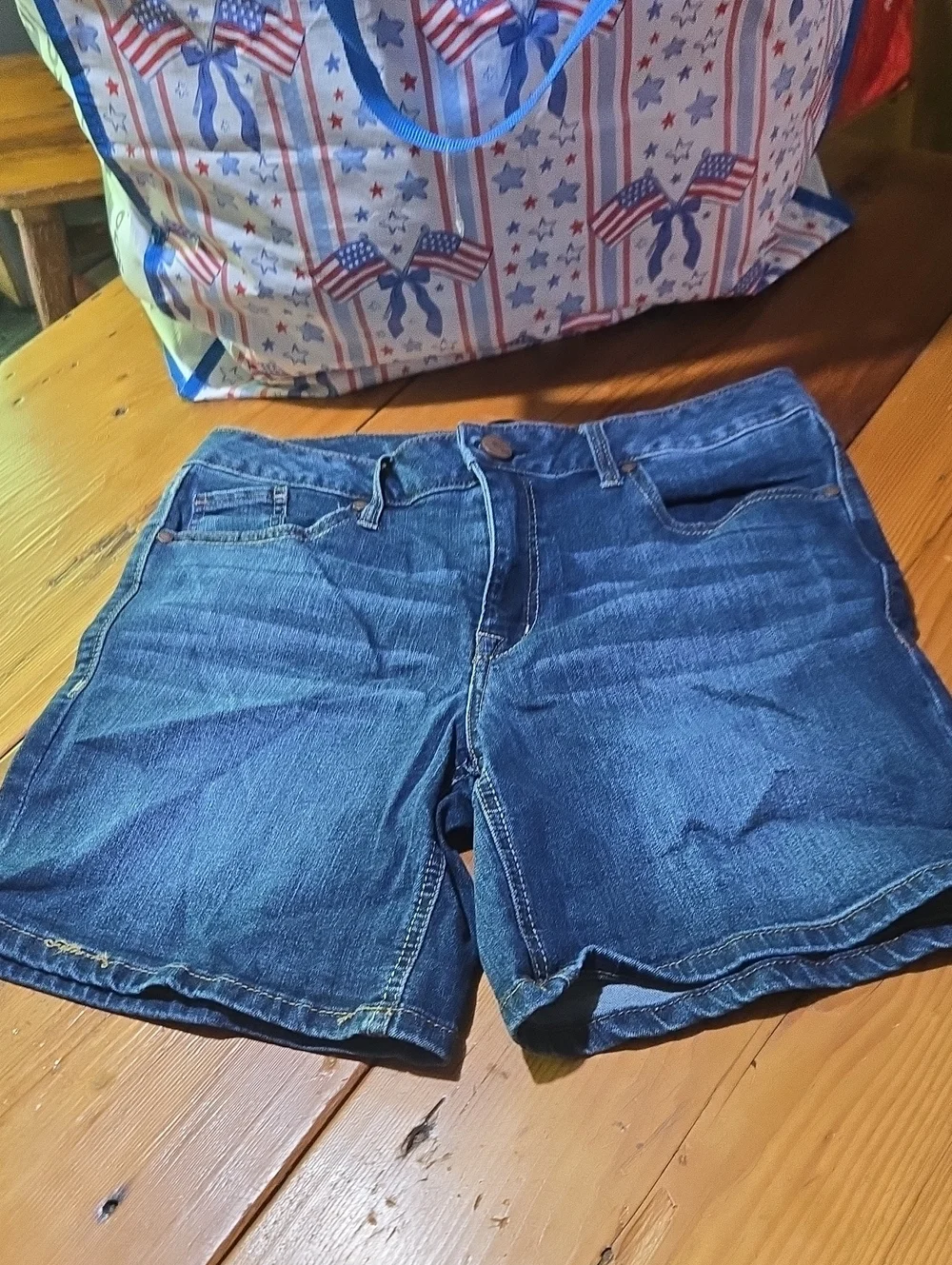 1822 Denim Sz 12 Women's Blue Denim Shorts - Classic Casual